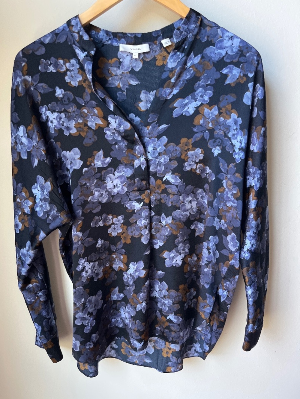 EUC Vince silk blouse; xs